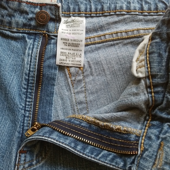 Levi's Jeans - Picture 3 of 8